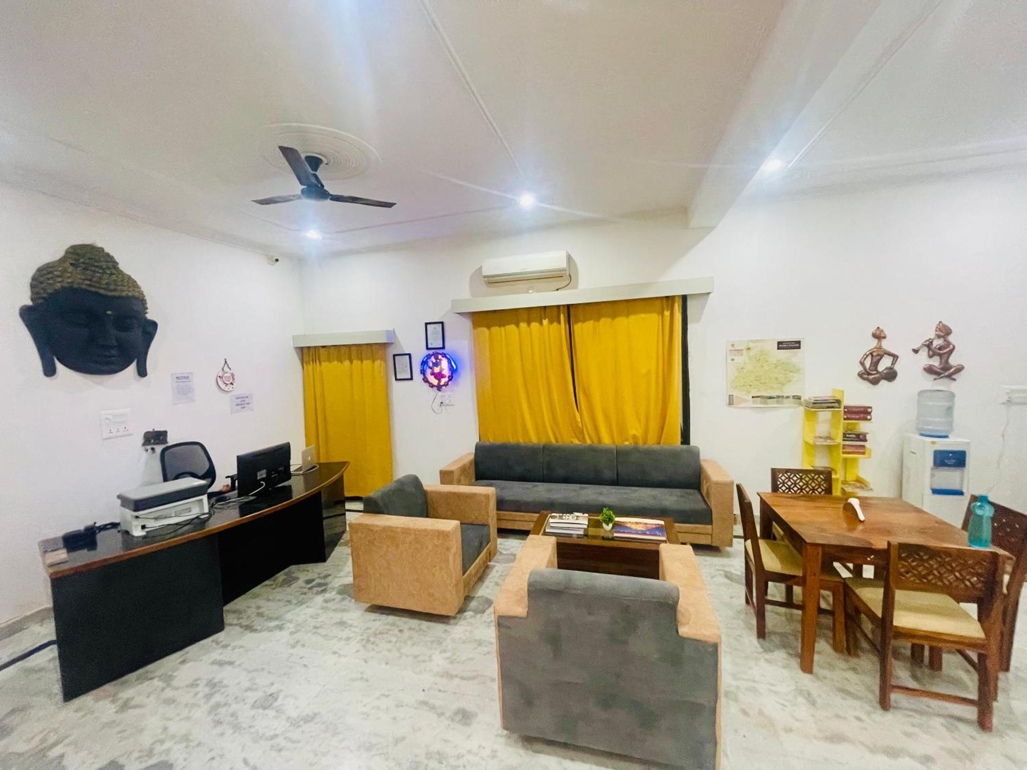 La Curcuma Luxury Homestay Khajurāho Екстериор снимка